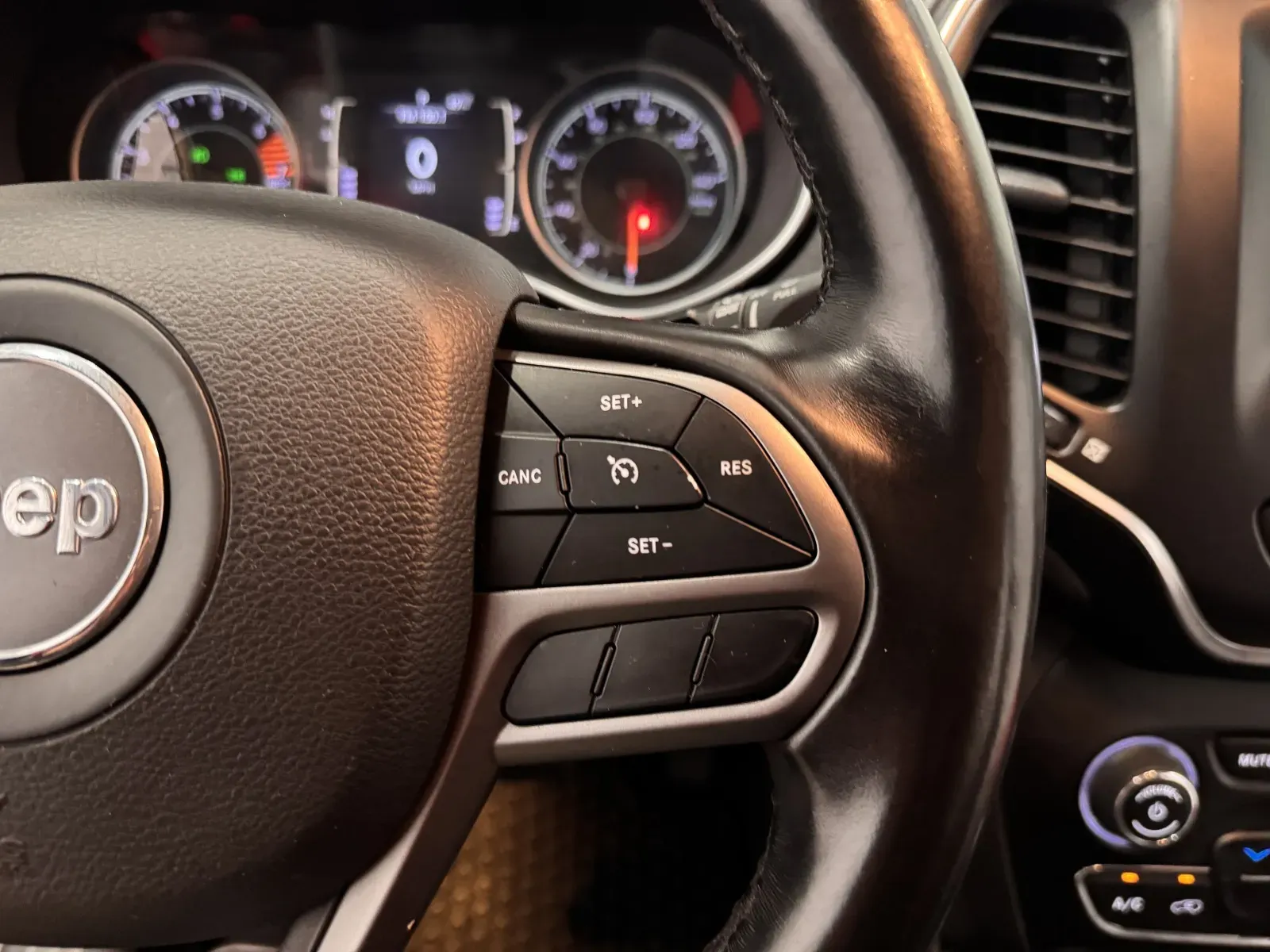 Jeep Cherokee photo 19