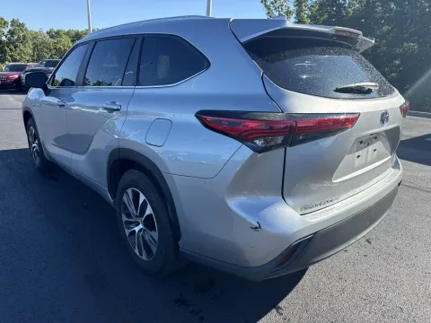 Photos of 2023 Toyota Highlander Hybrid XLE for sale in Branson West, MO at Oakley Auto World