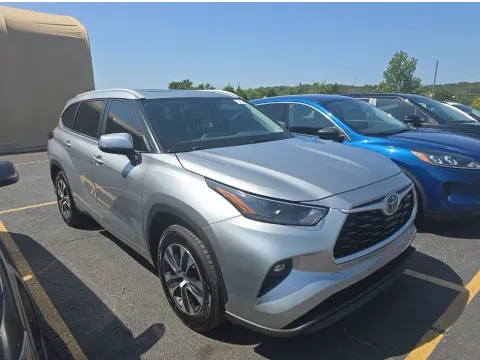 More photos of 2023 Toyota Highlander Hybrid XLE at Oakley Auto World, MO