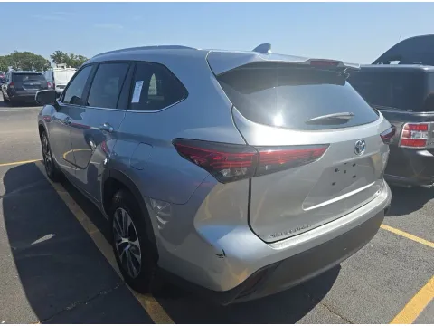 Photos of 2023 Toyota Highlander Hybrid XLE for sale in Branson West, MO at Oakley Auto World