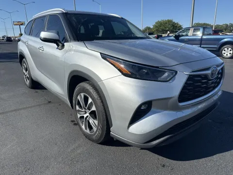 More photos of 2023 Toyota Highlander Hybrid XLE at Oakley Auto World, MO