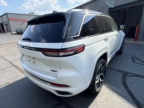 More photos of 2022 Jeep Grand Cherokee Summit Reserve 4xe at Oakley Auto World, MO