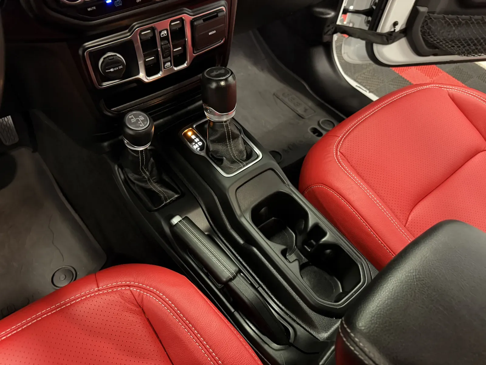 Jeep Wrangler photo 35