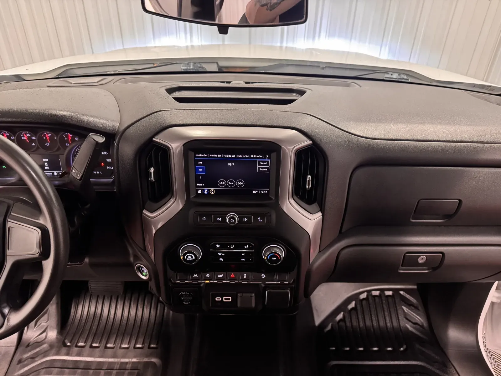 Chevrolet Silverado photo 27