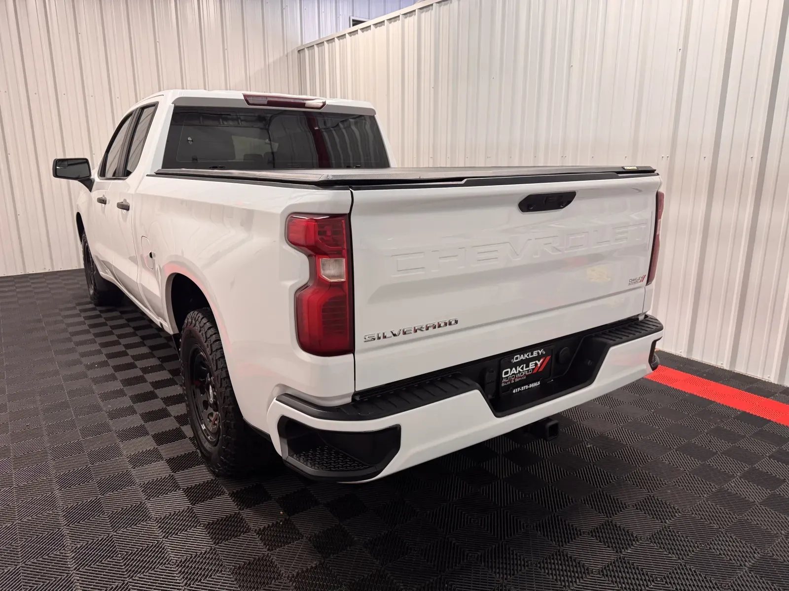 Chevrolet Silverado photo 13