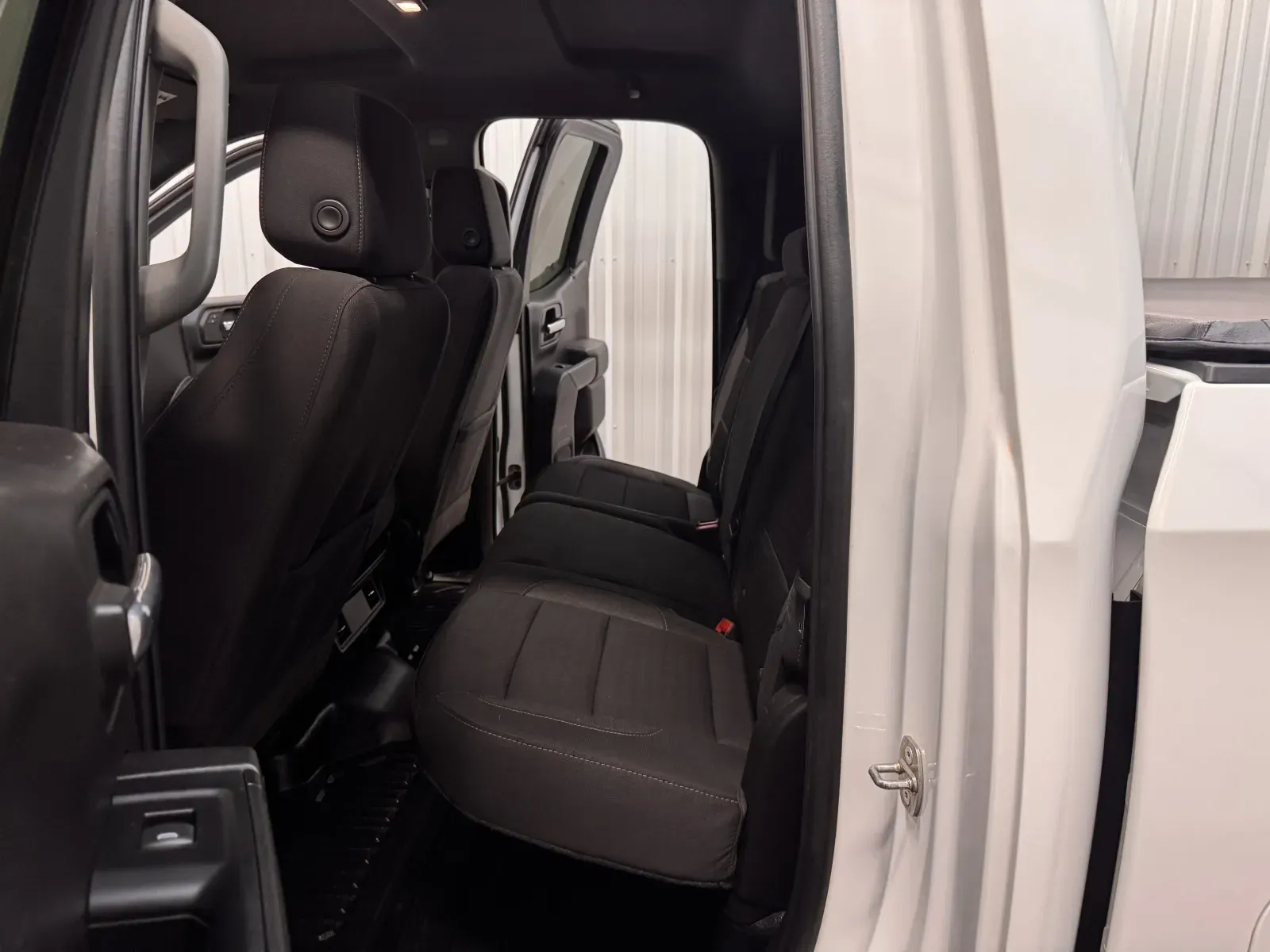 Chevrolet Silverado photo 34