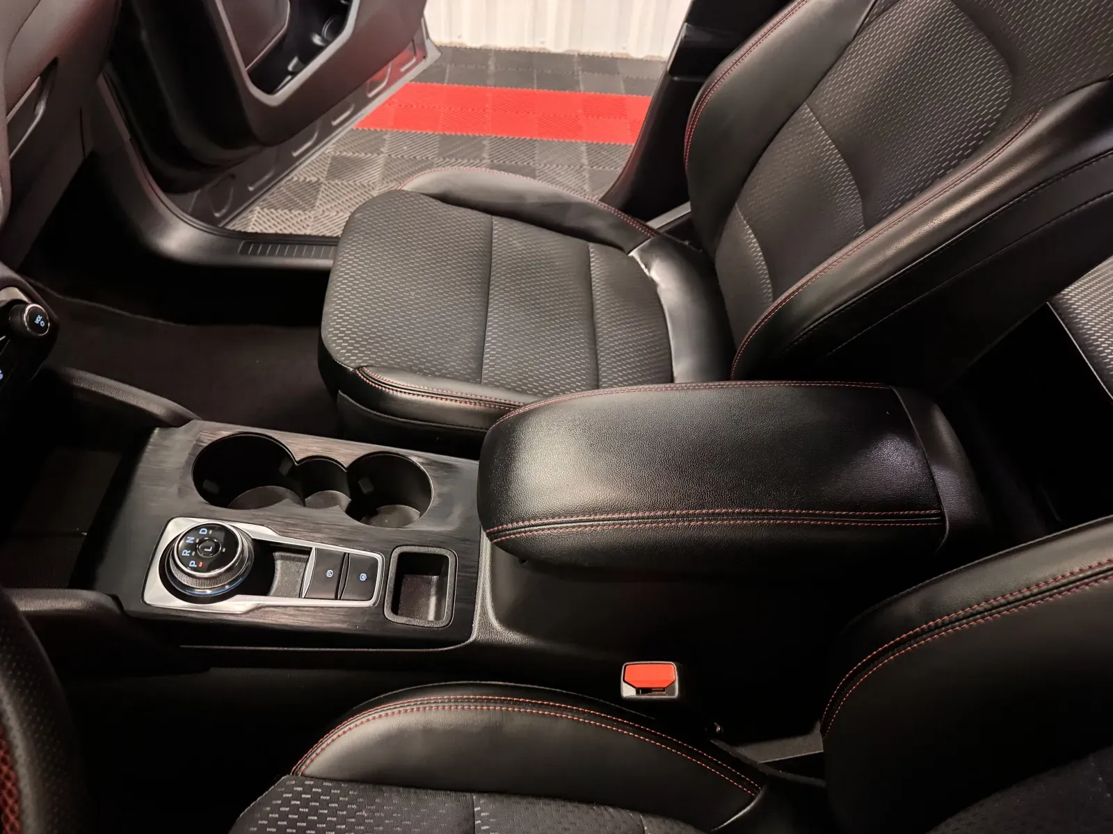 Ford Escape photo 32