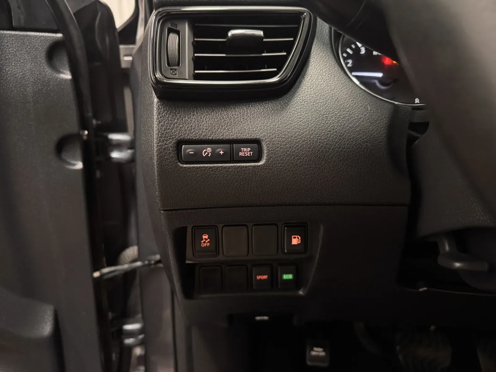 Nissan Rogue photo 24