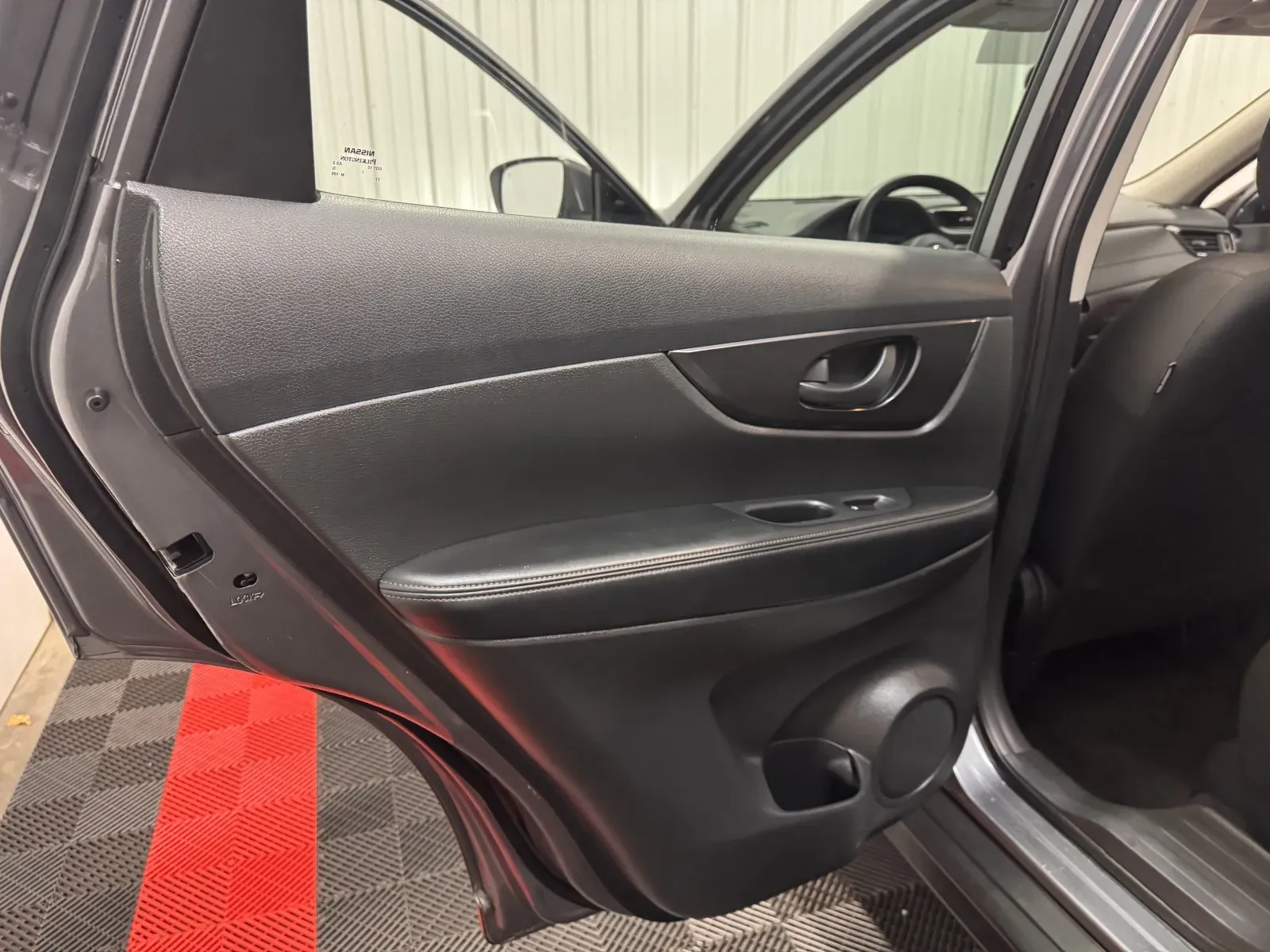 Nissan Rogue photo 36