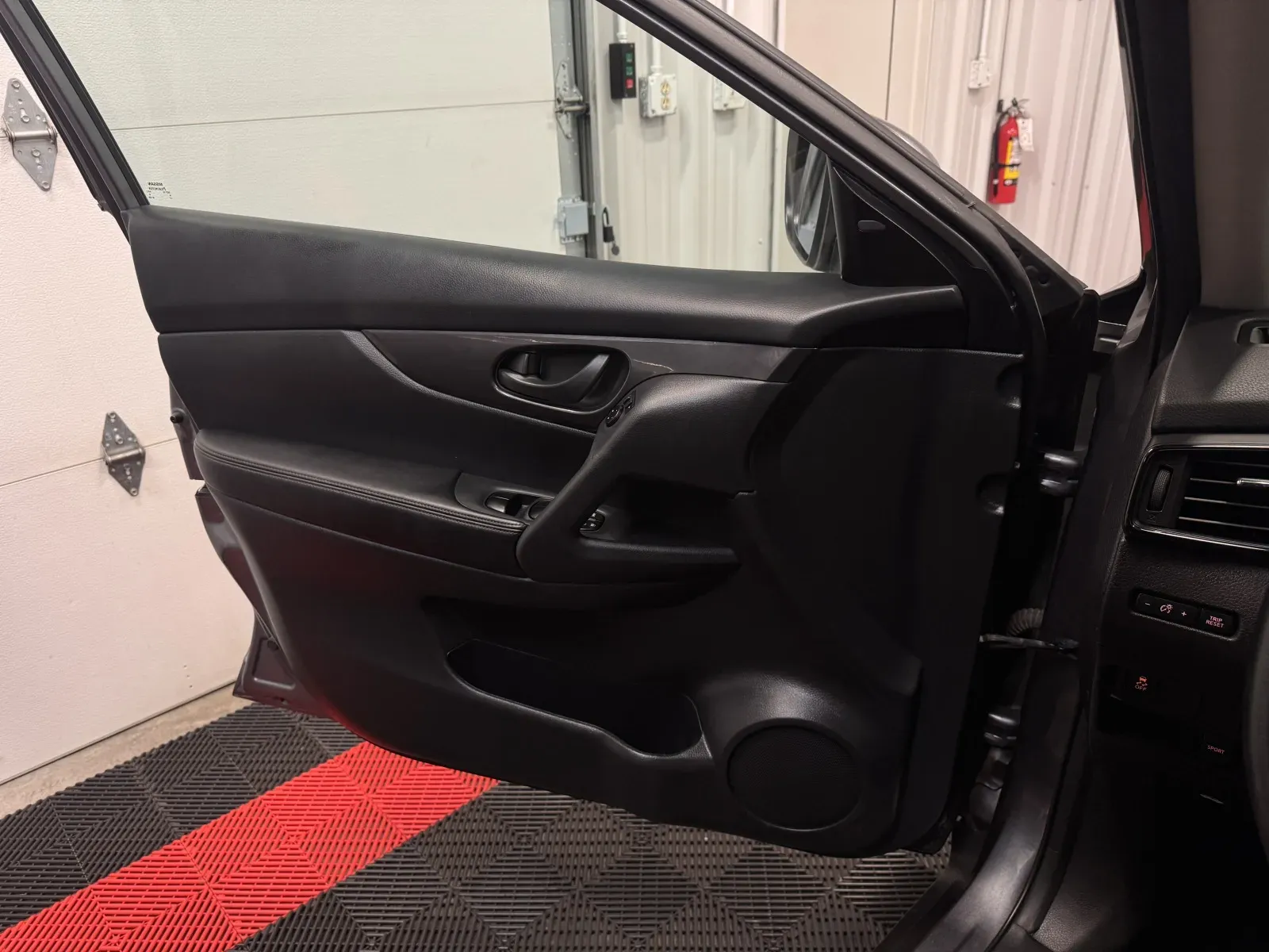 Nissan Rogue photo 25