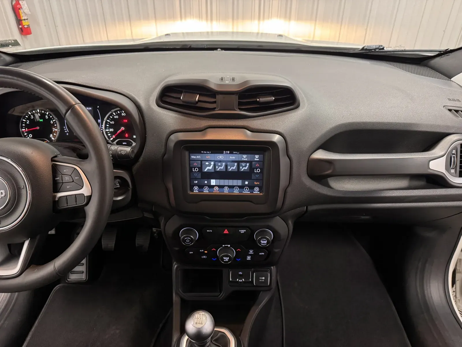 Jeep Renegade photo 28