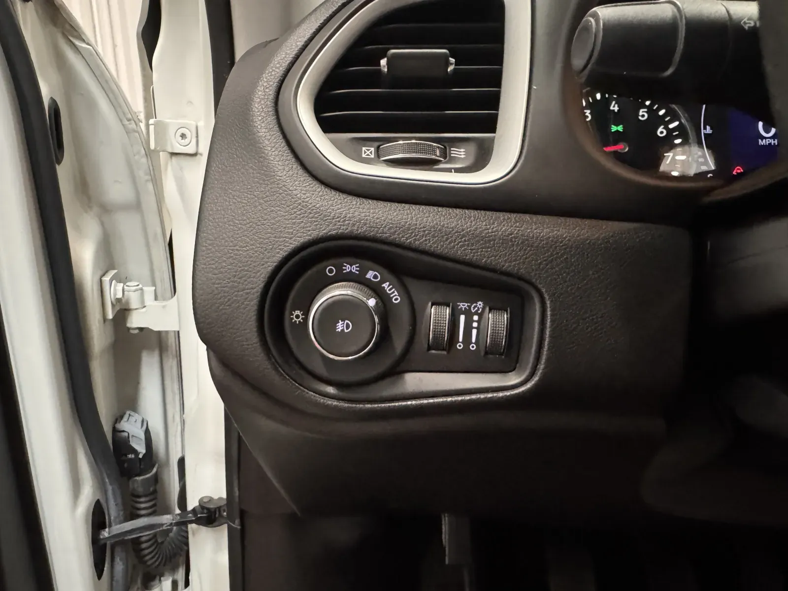 Jeep Renegade photo 24