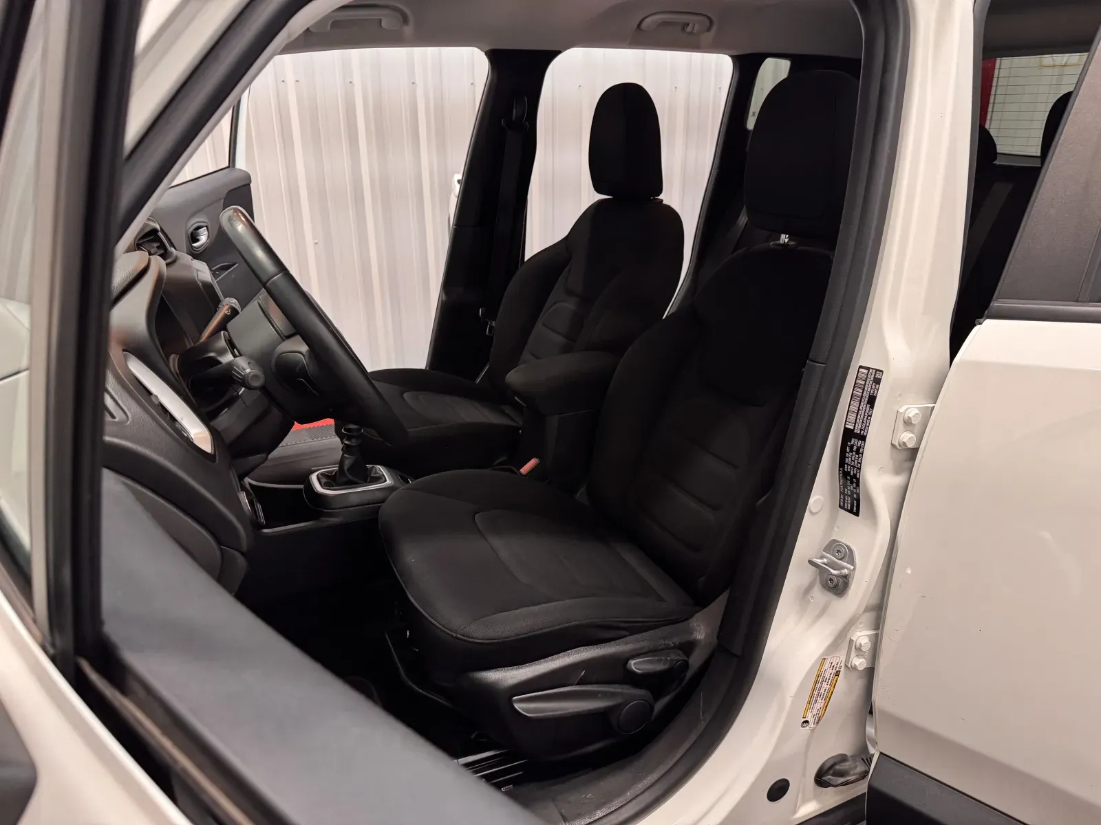 Jeep Renegade photo 33