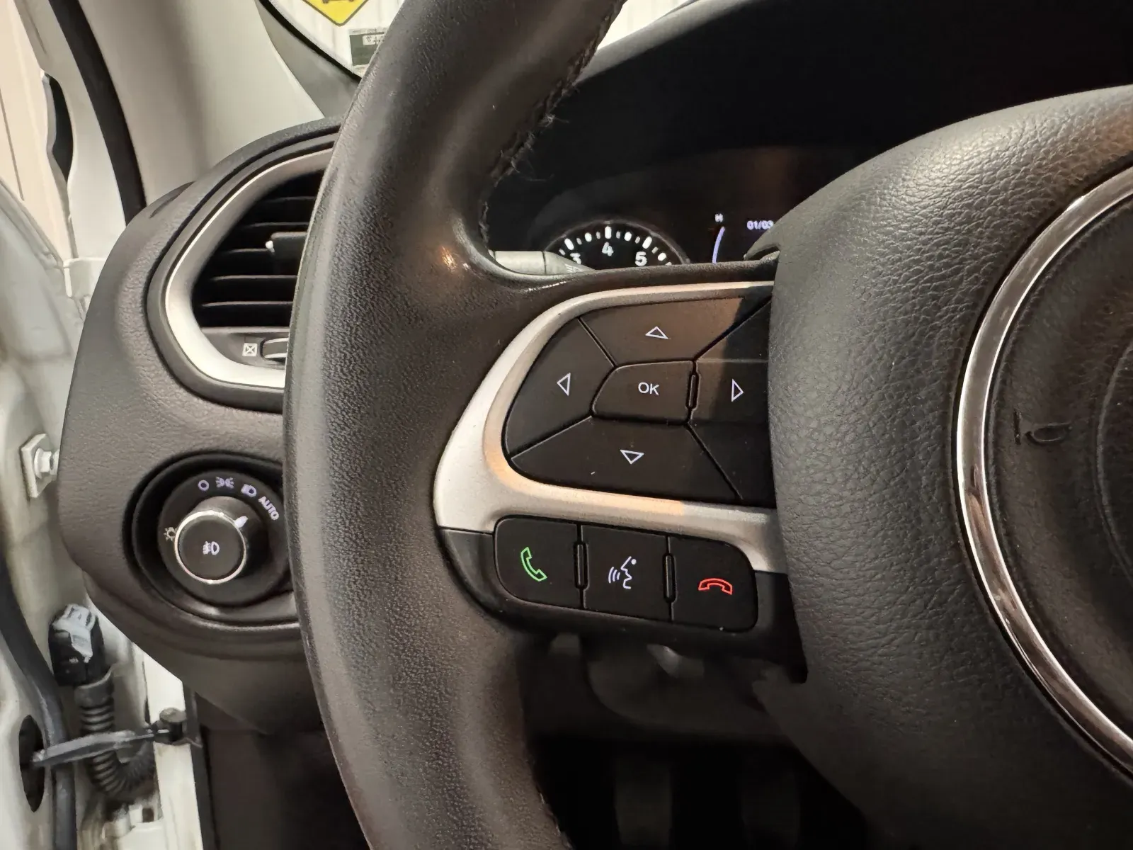 Jeep Renegade photo 19