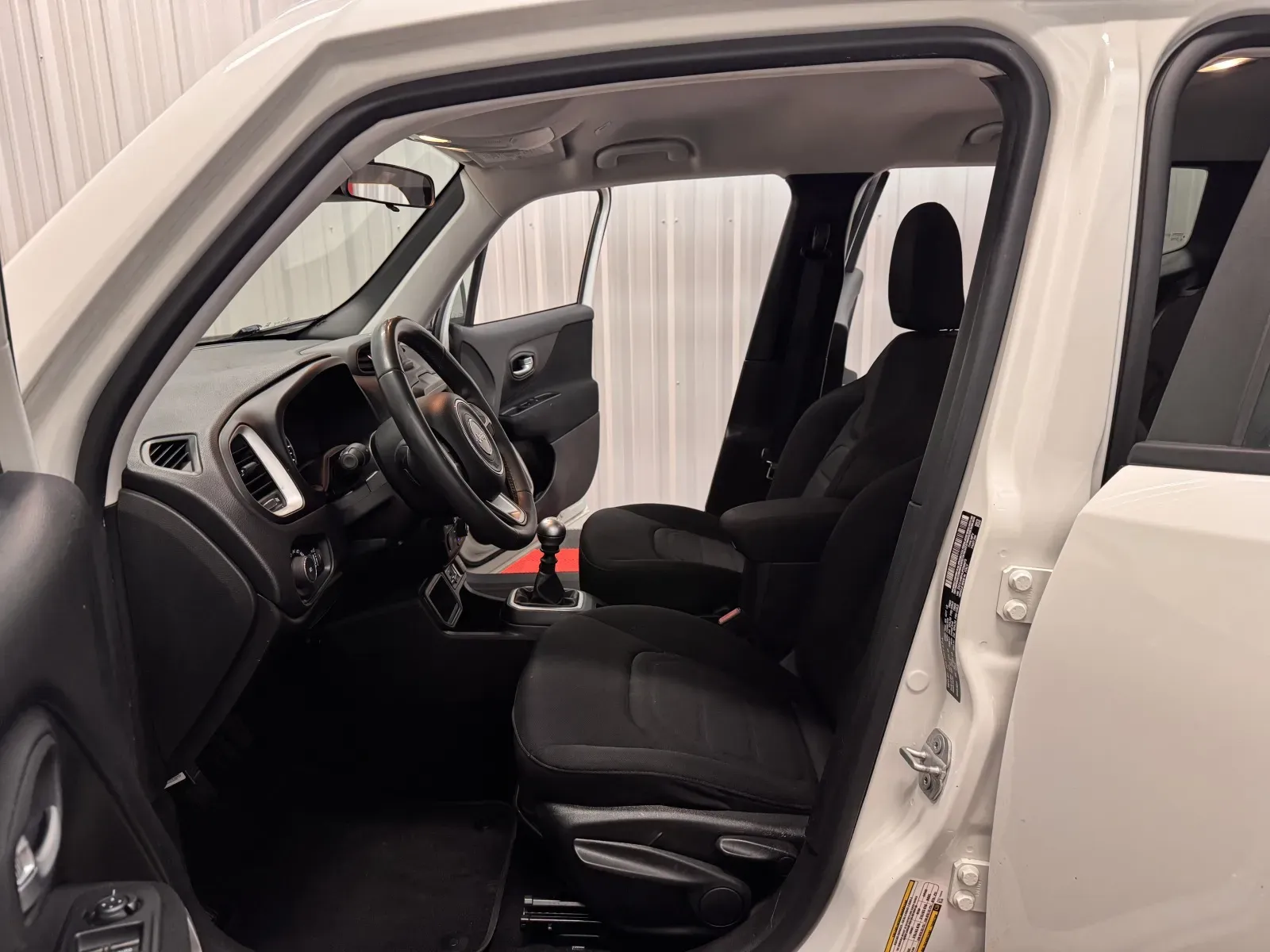 Jeep Renegade photo 32