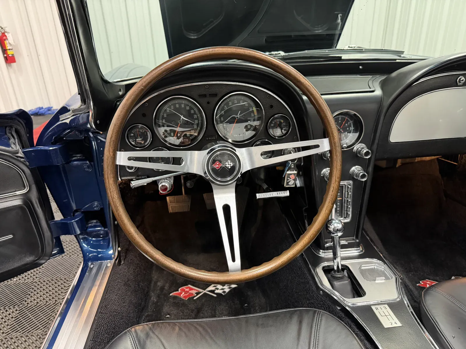 Chevrolet Corvette photo 43