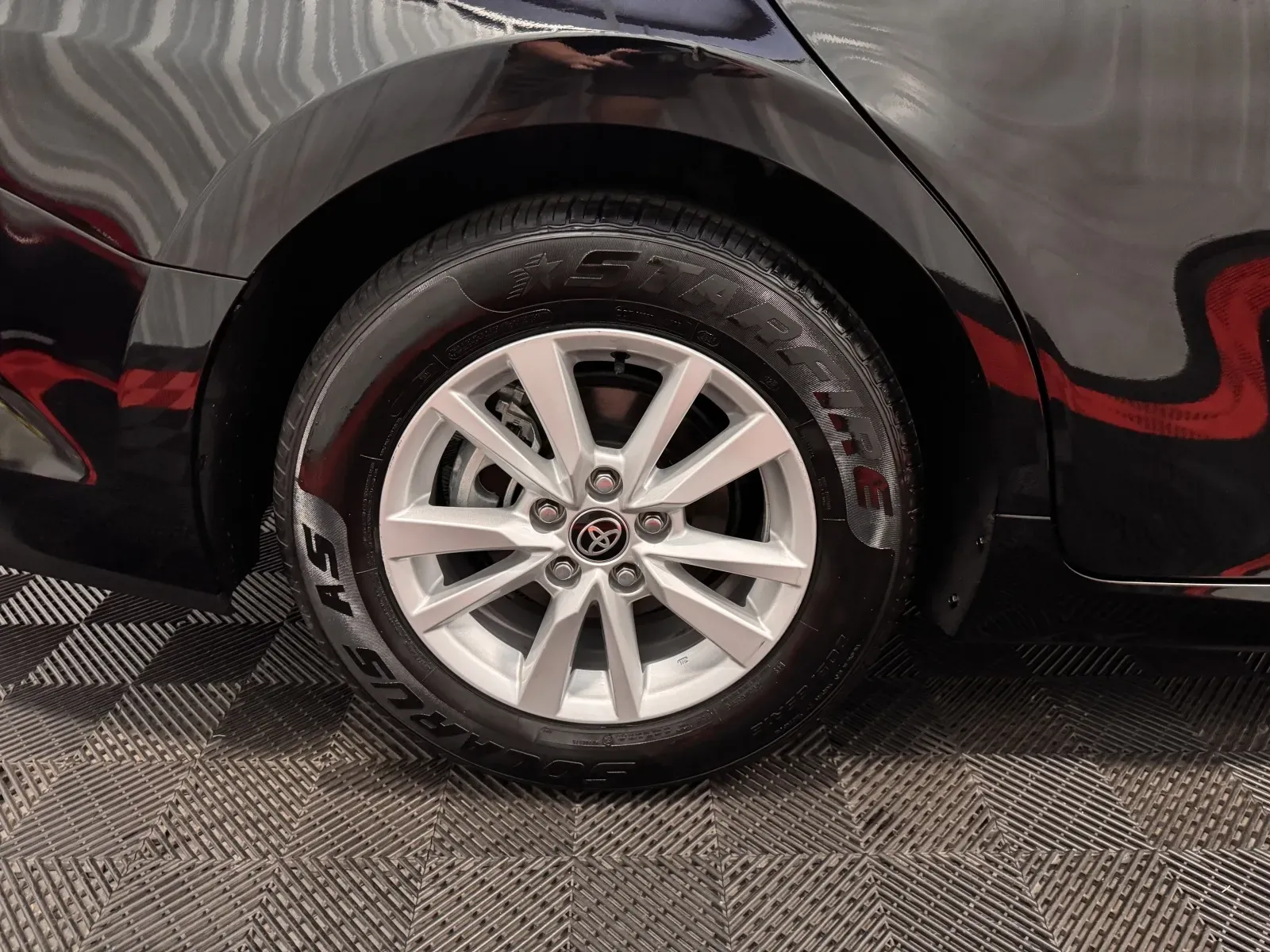 Toyota Camry photo 17