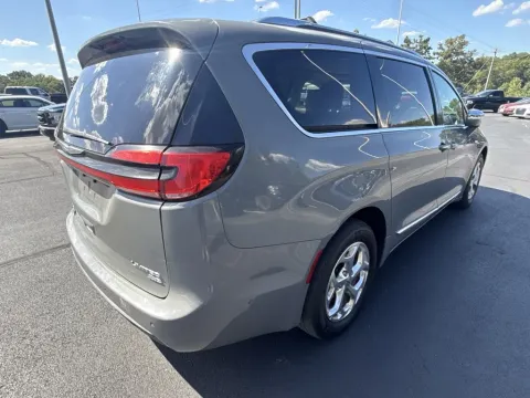 More photos of 2021 Chrysler Pacifica Limited at Oakley Auto World, MO