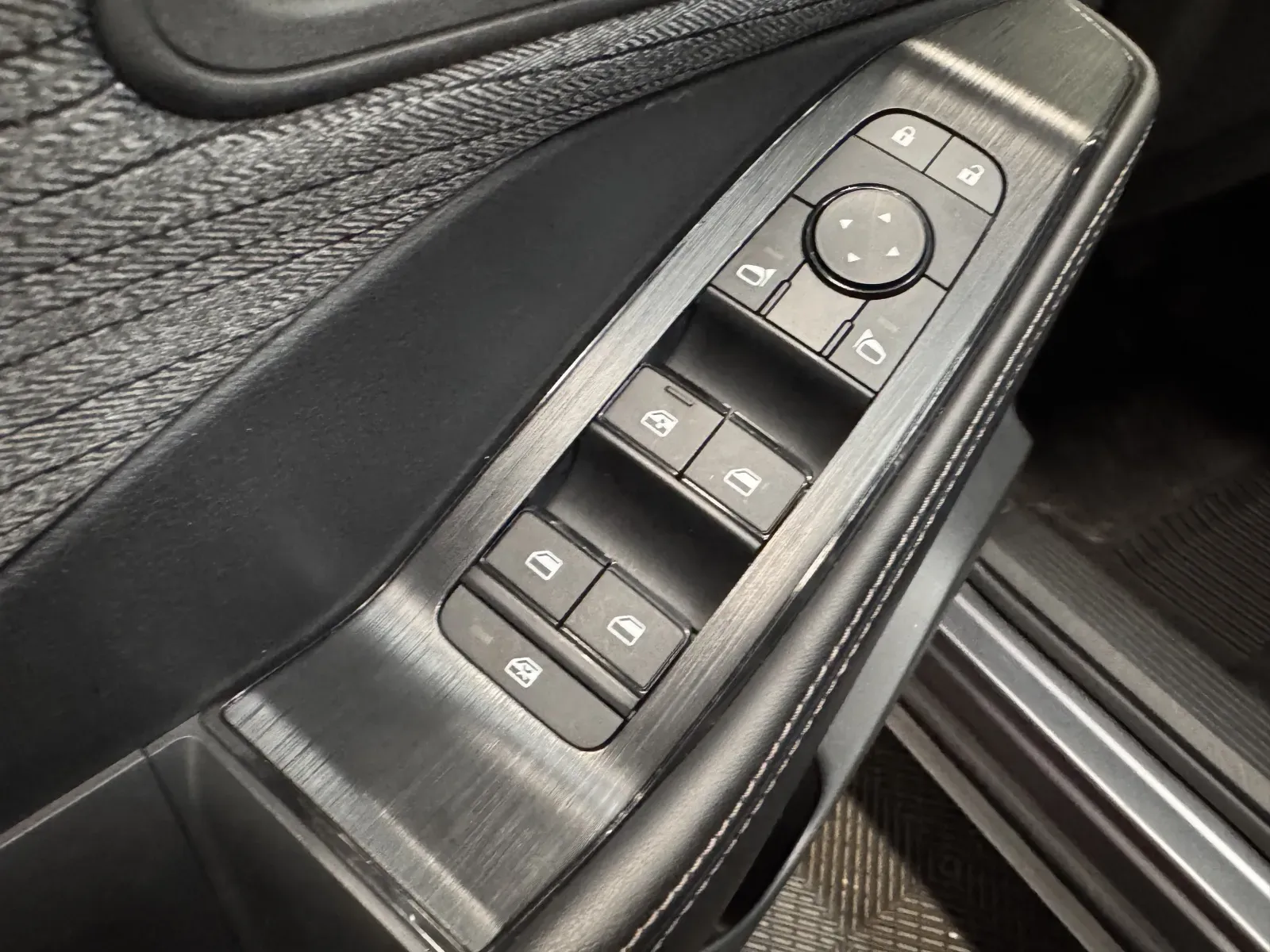 Nissan Rogue photo 26