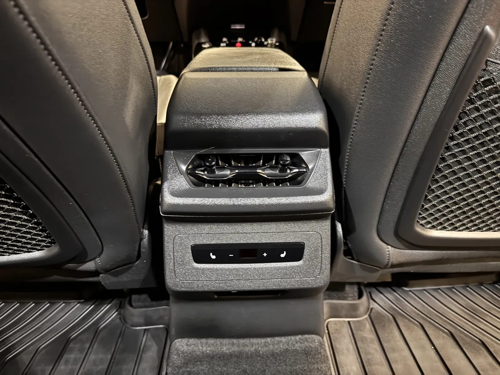 Audi Q6 photo 26