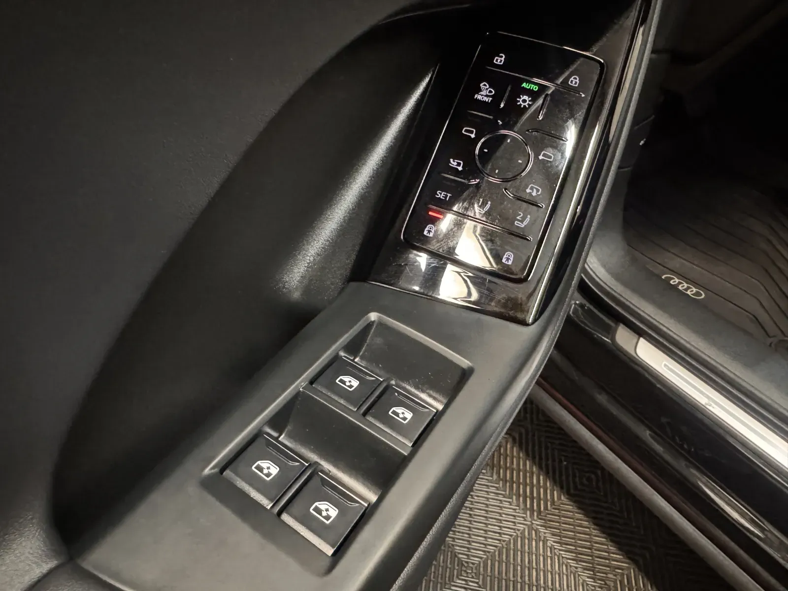 Audi Q6 photo 24