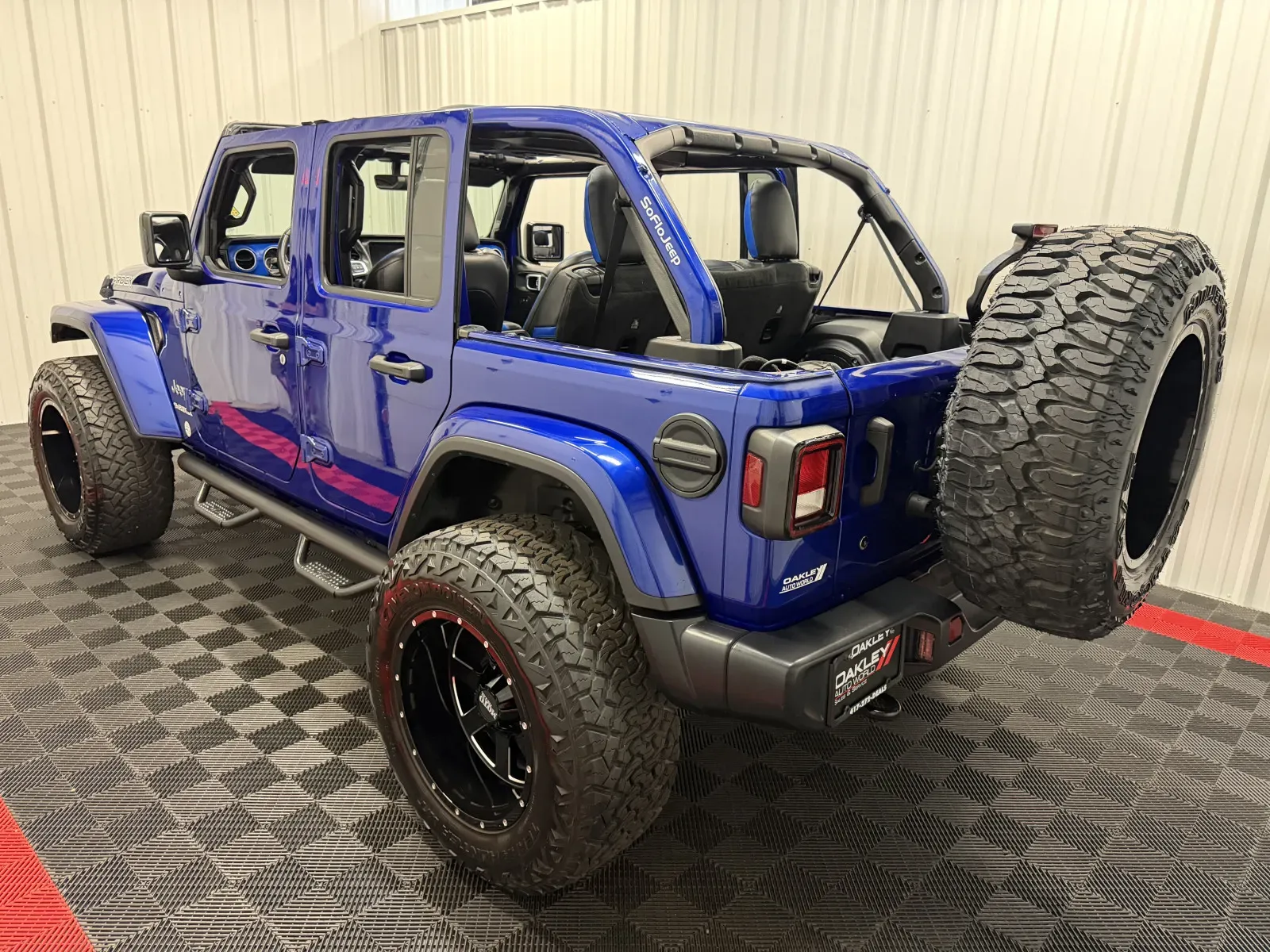 Jeep Wrangler photo 2