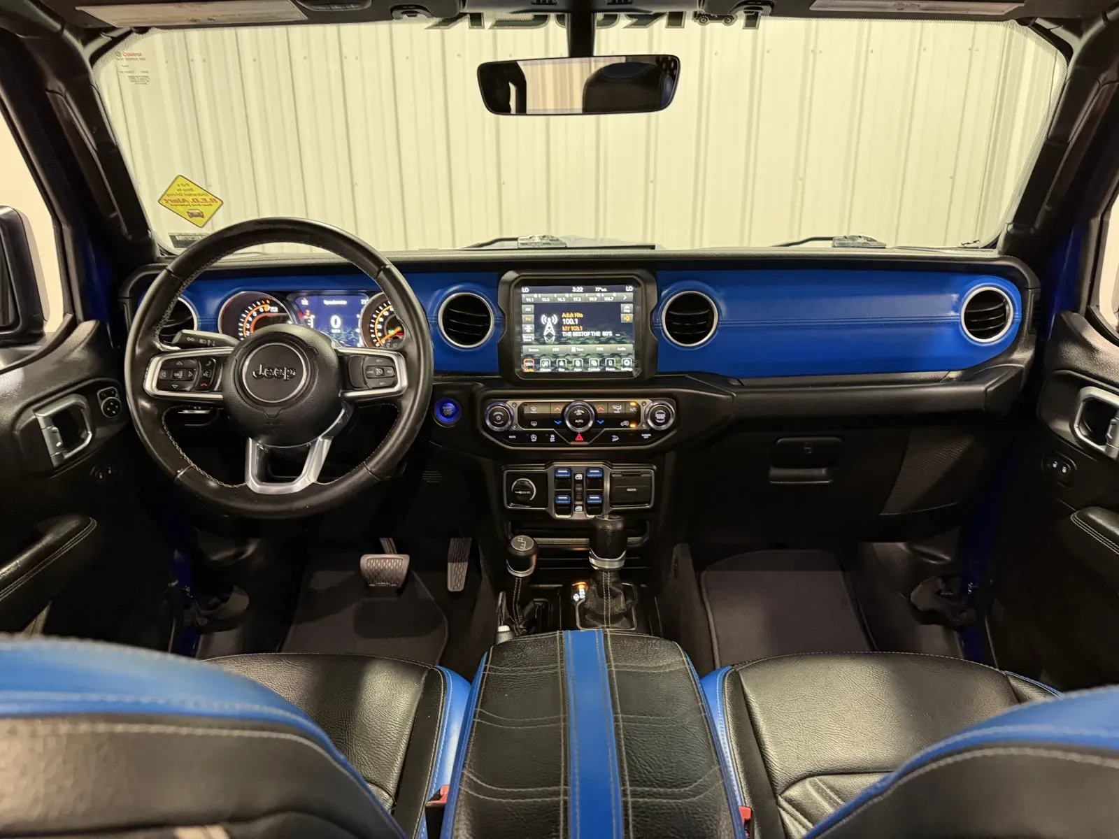 Jeep Wrangler photo 32
