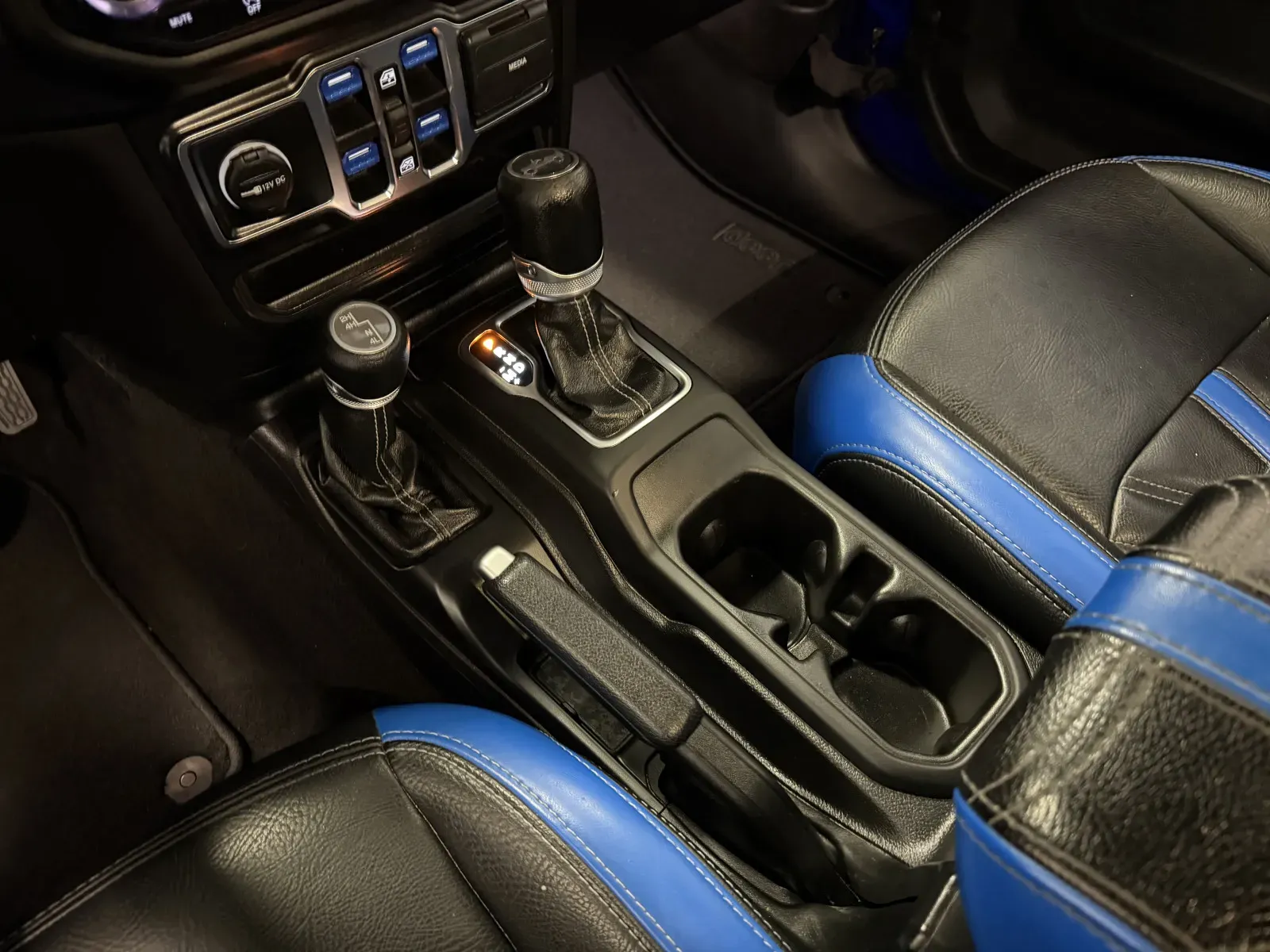 Jeep Wrangler photo 38