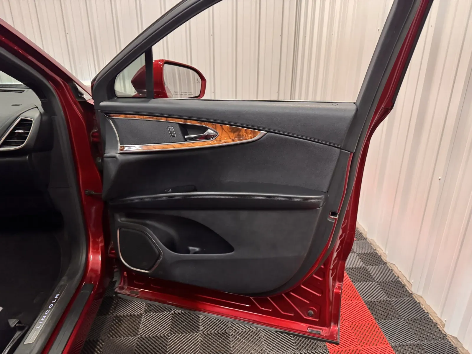 Lincoln MKX photo 40