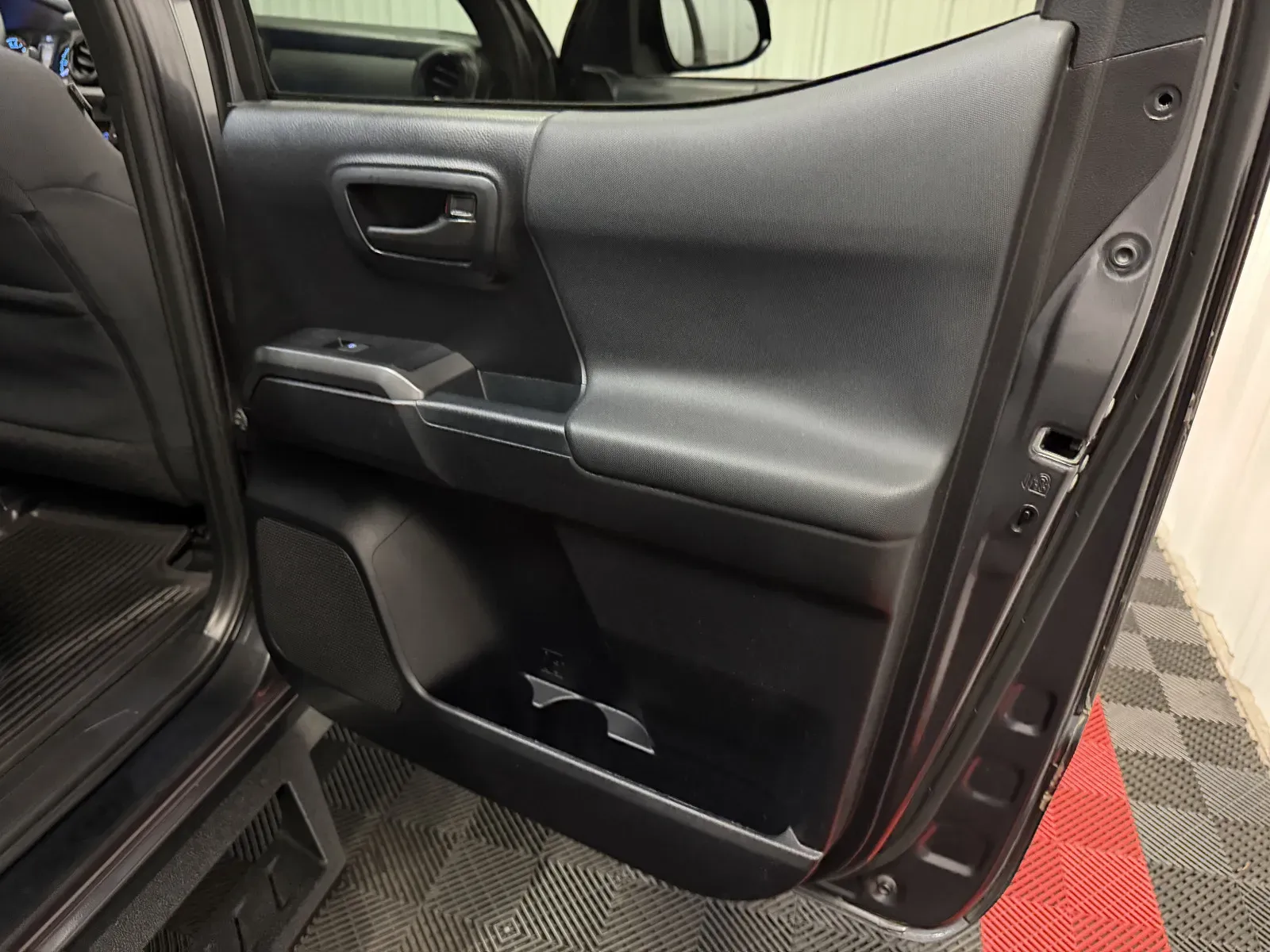Toyota Tacoma photo 41