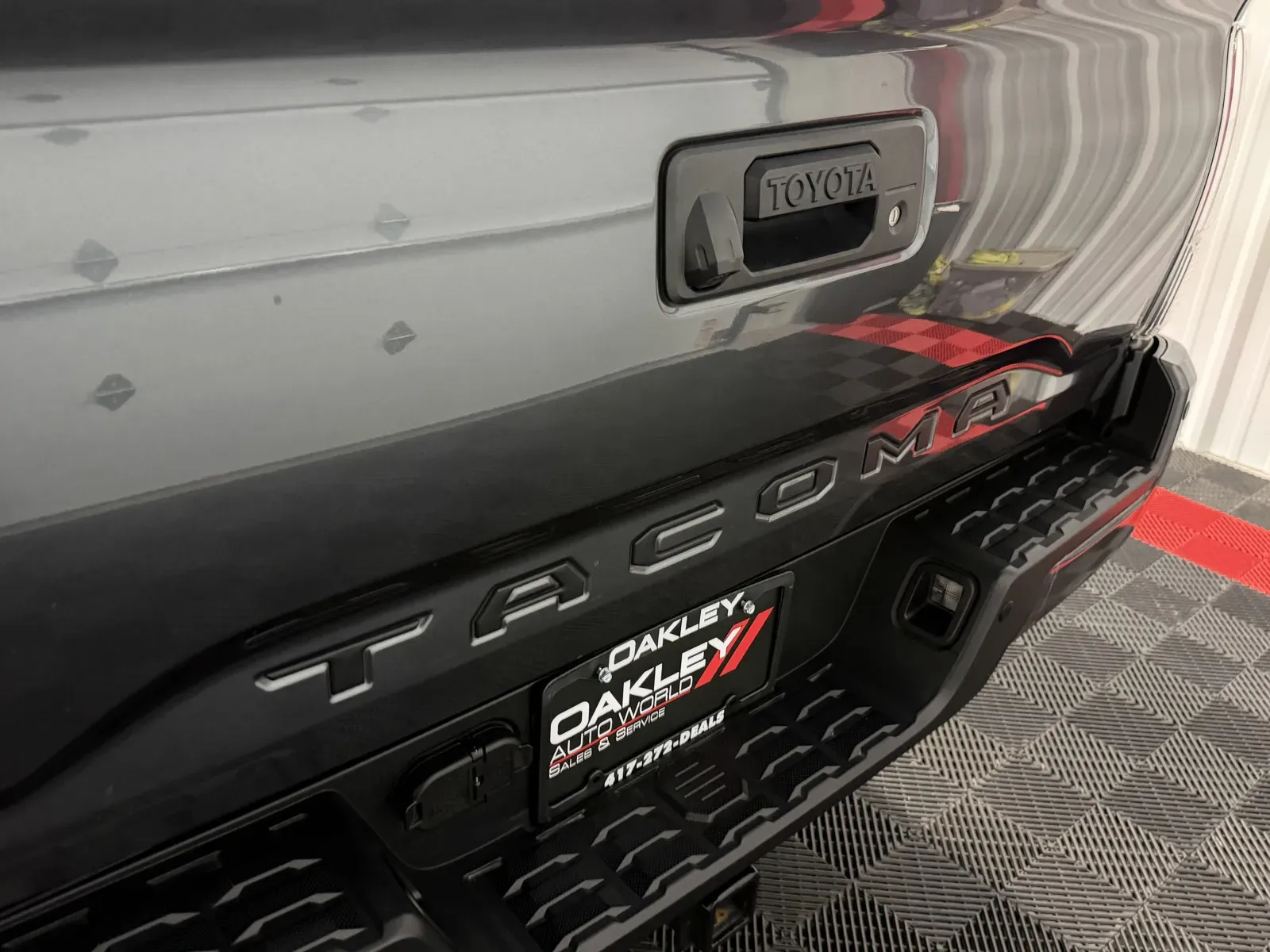 Toyota Tacoma photo 16