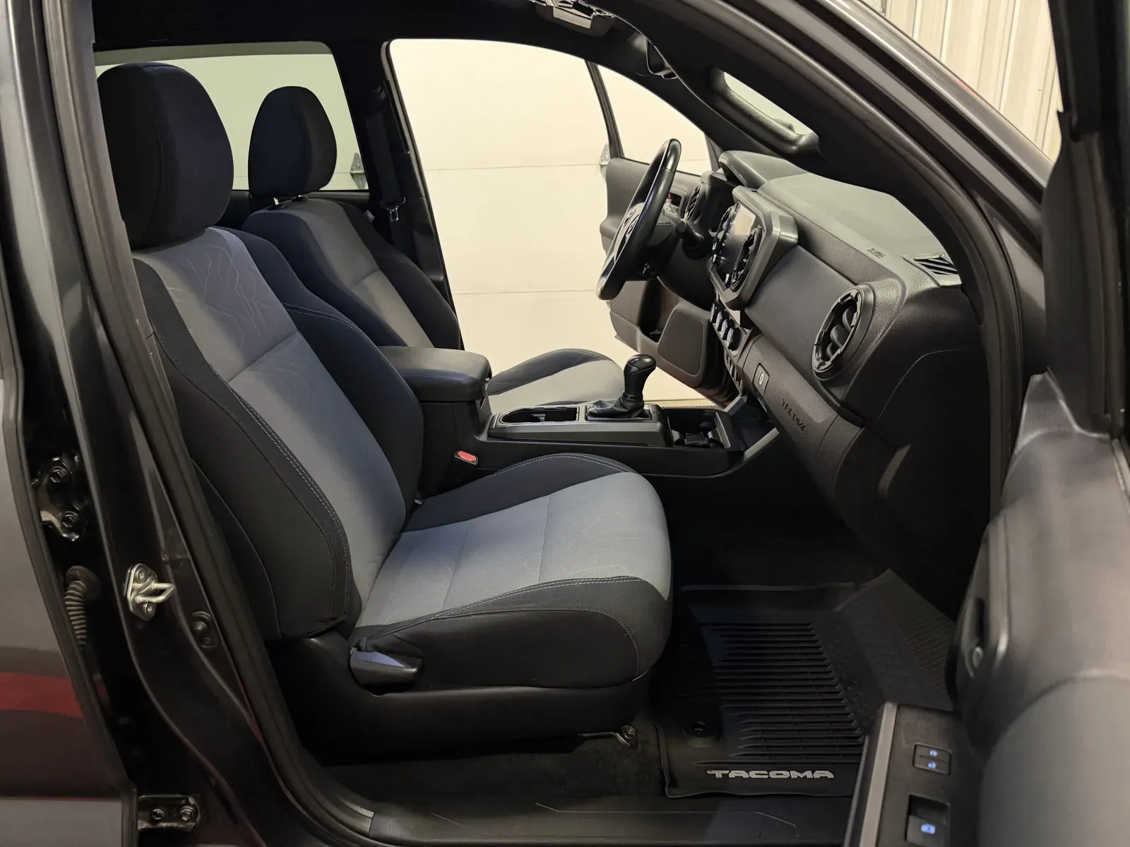 Toyota Tacoma photo 44