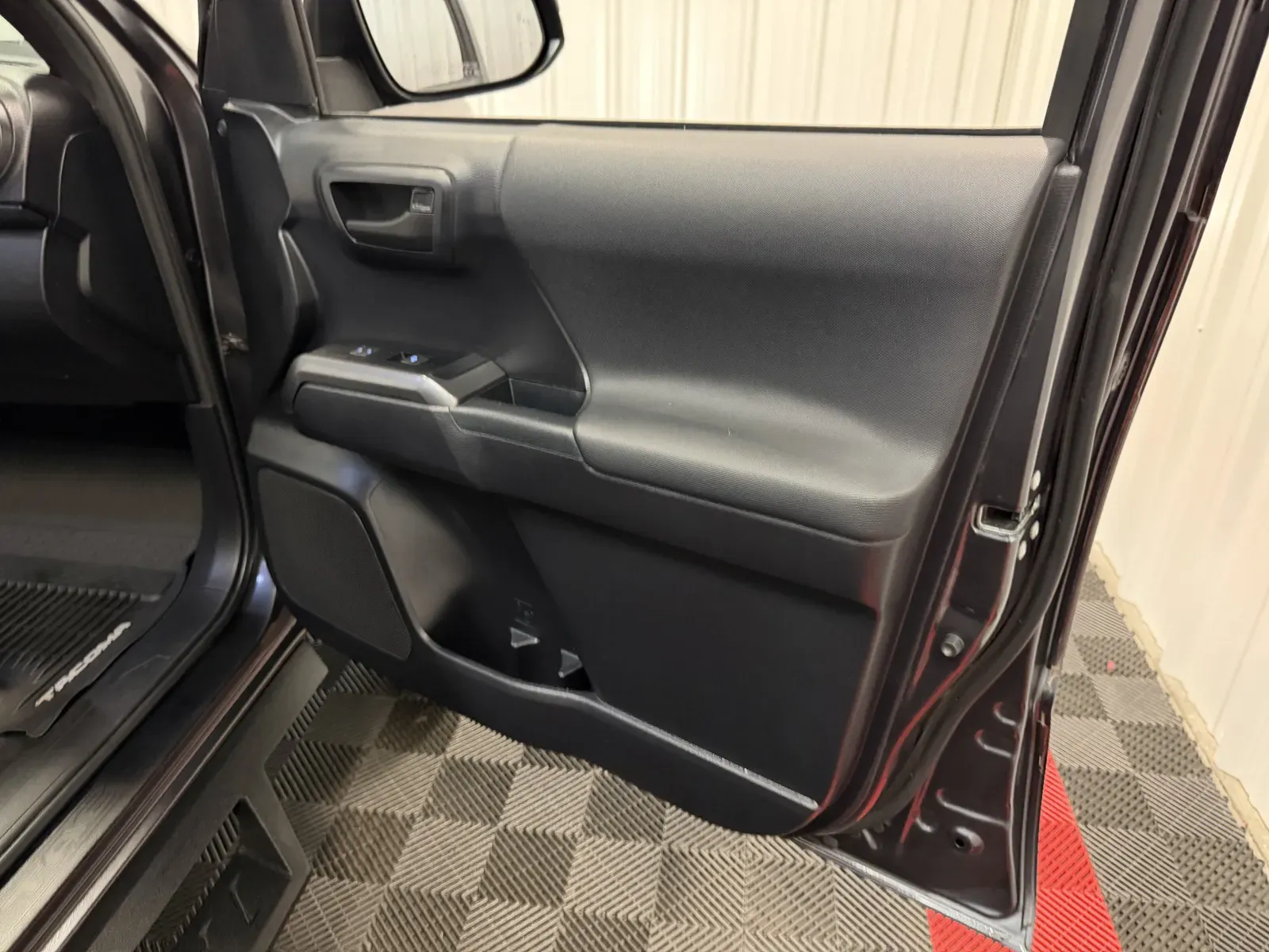 Toyota Tacoma photo 43