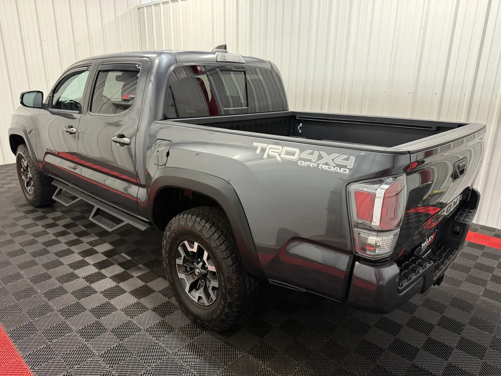 Toyota Tacoma photo 2
