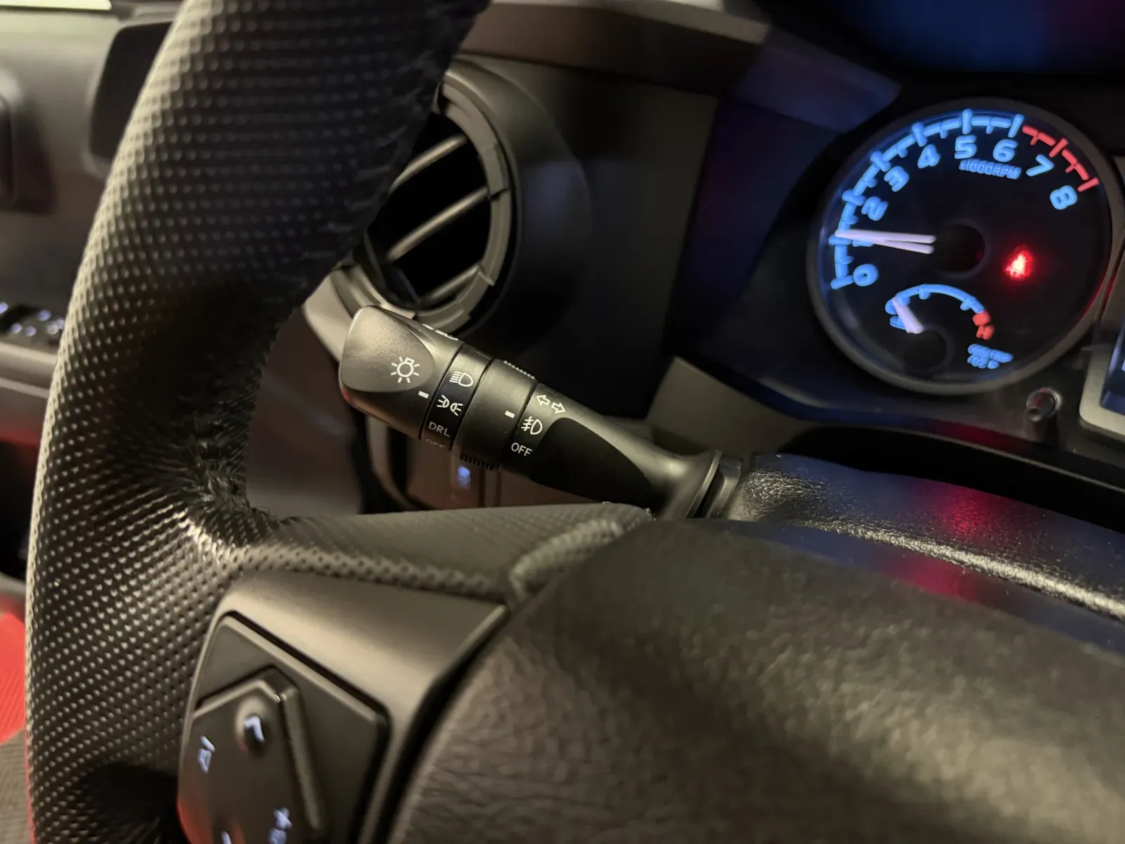 Toyota Tacoma photo 23