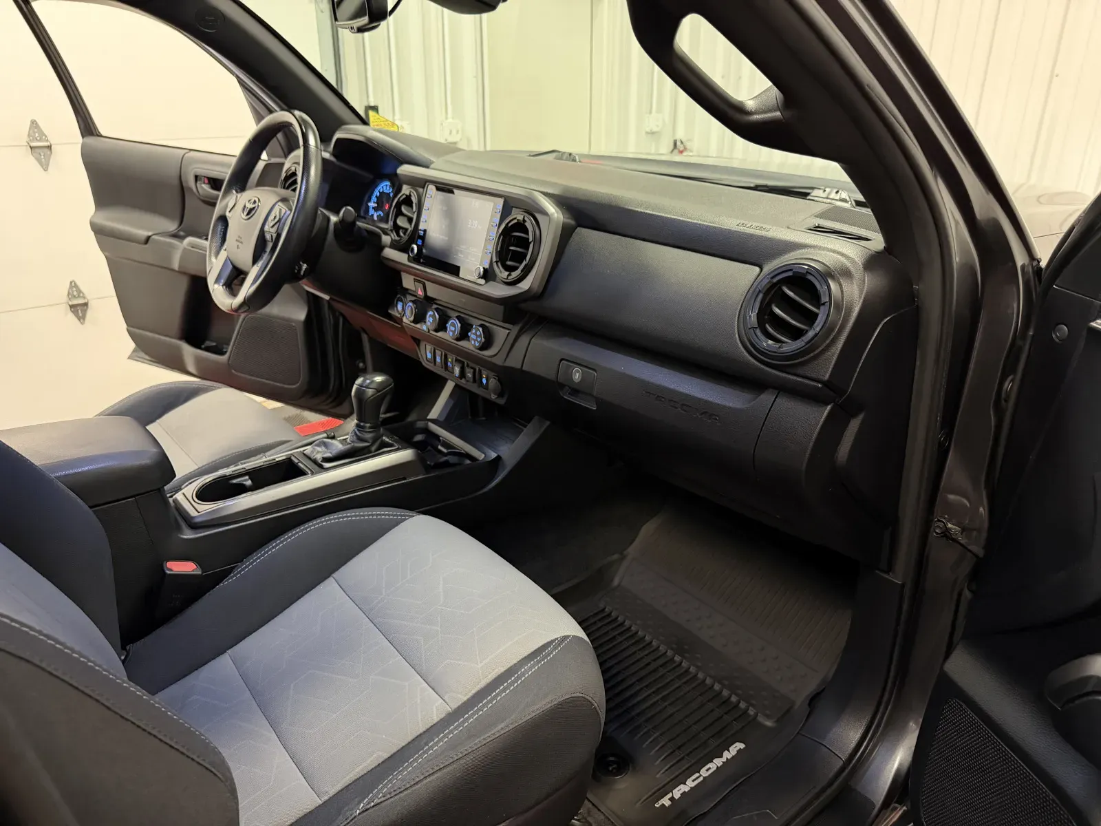 Toyota Tacoma photo 46
