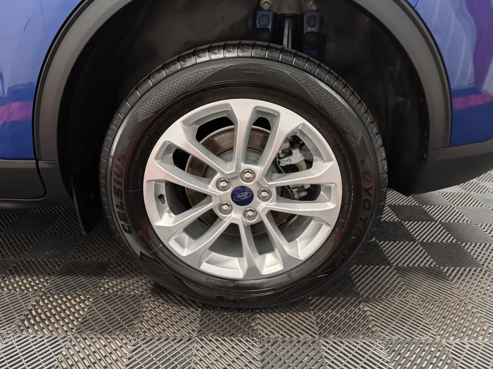 Ford Escape photo 11