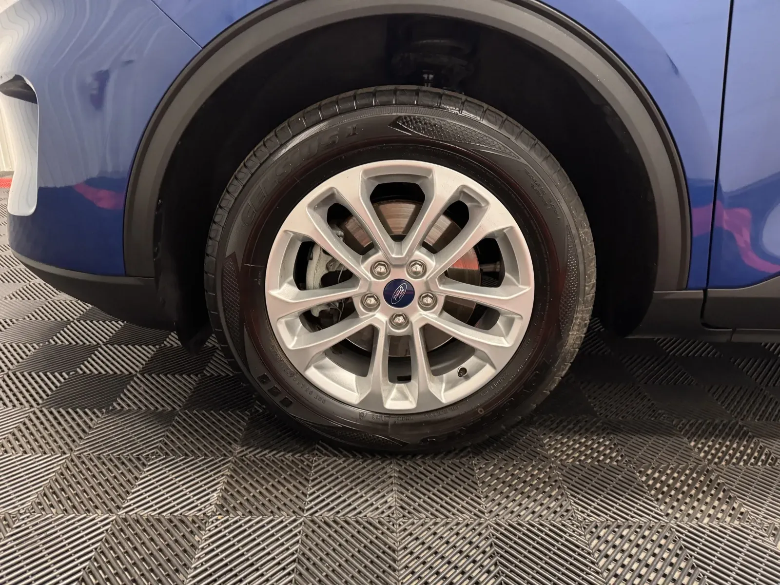 Ford Escape photo 10