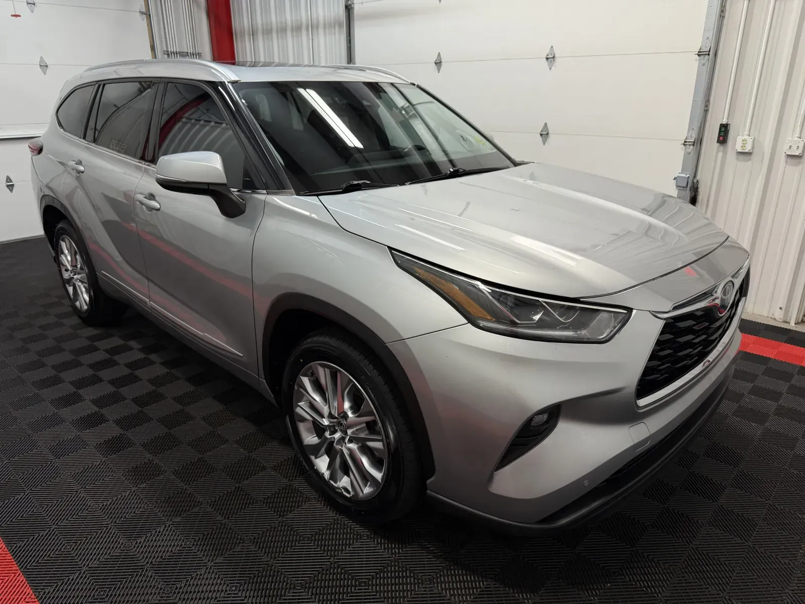 Toyota Highlander photo 5