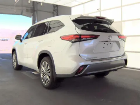 Photos of 2023 Toyota Highlander Platinum for sale in Branson West, MO at Oakley Auto World