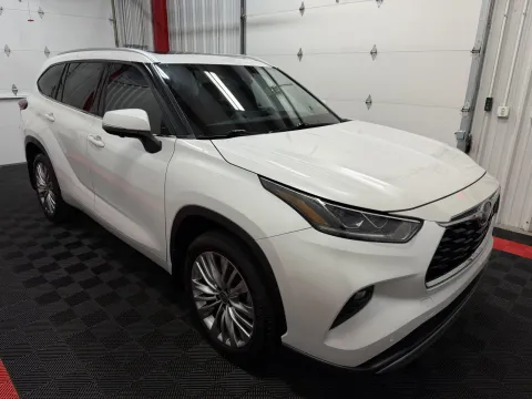 More photos of 2023 Toyota Highlander Platinum at Oakley Auto World, MO