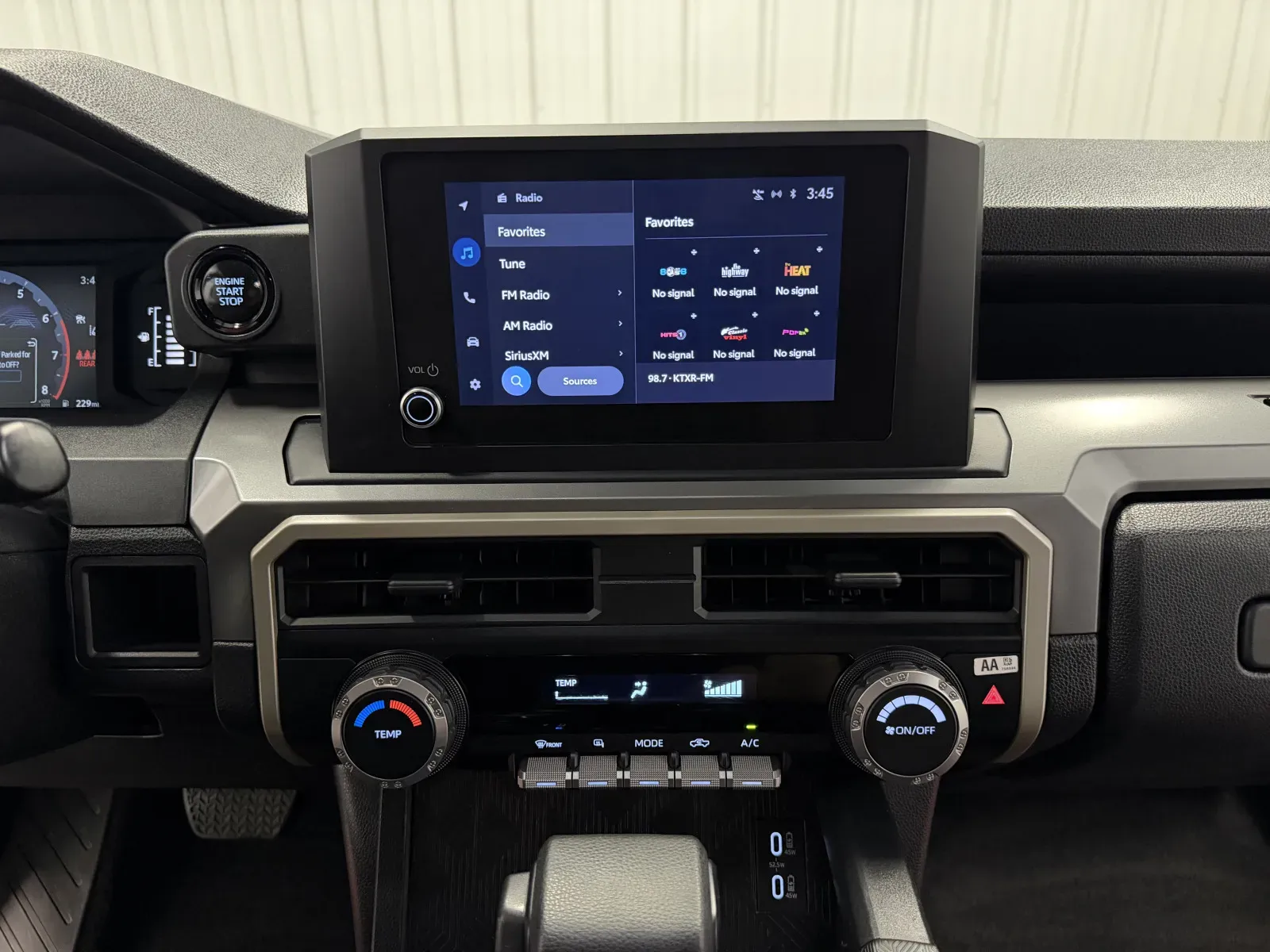 Toyota Tacoma photo 32