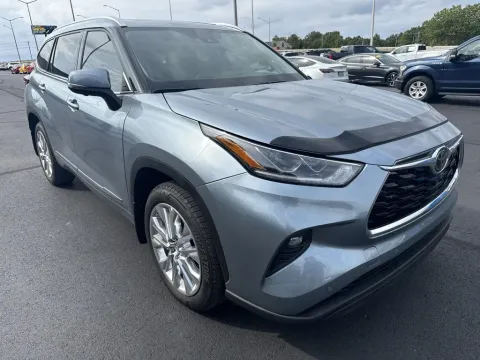 More photos of 2023 Toyota Highlander Limited at Oakley Auto World, MO