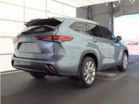 More photos of 2023 Toyota Highlander Limited at Oakley Auto World, MO