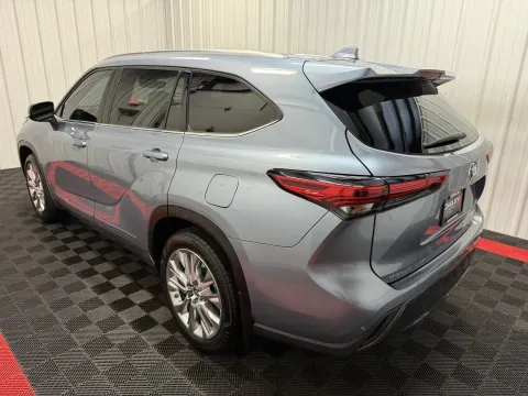 Photos of 2023 Toyota Highlander Limited for sale in Branson West, MO at Oakley Auto World