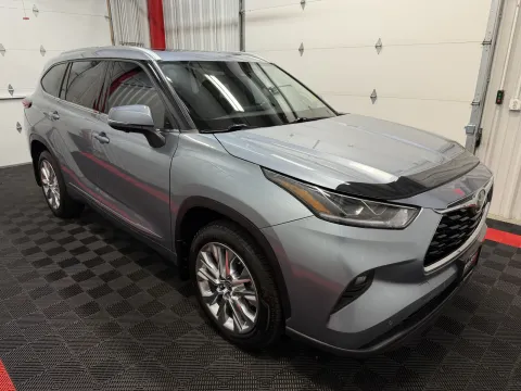 More photos of 2023 Toyota Highlander Limited at Oakley Auto World, MO