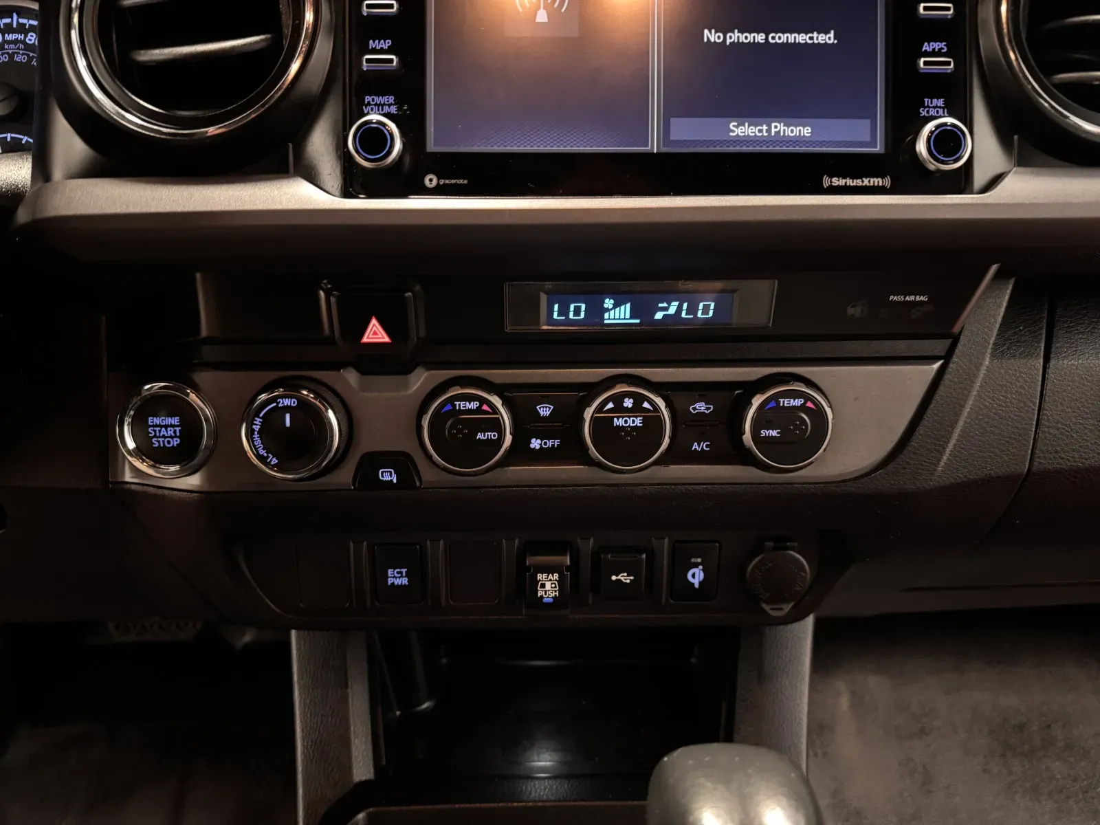 Toyota Tacoma photo 32