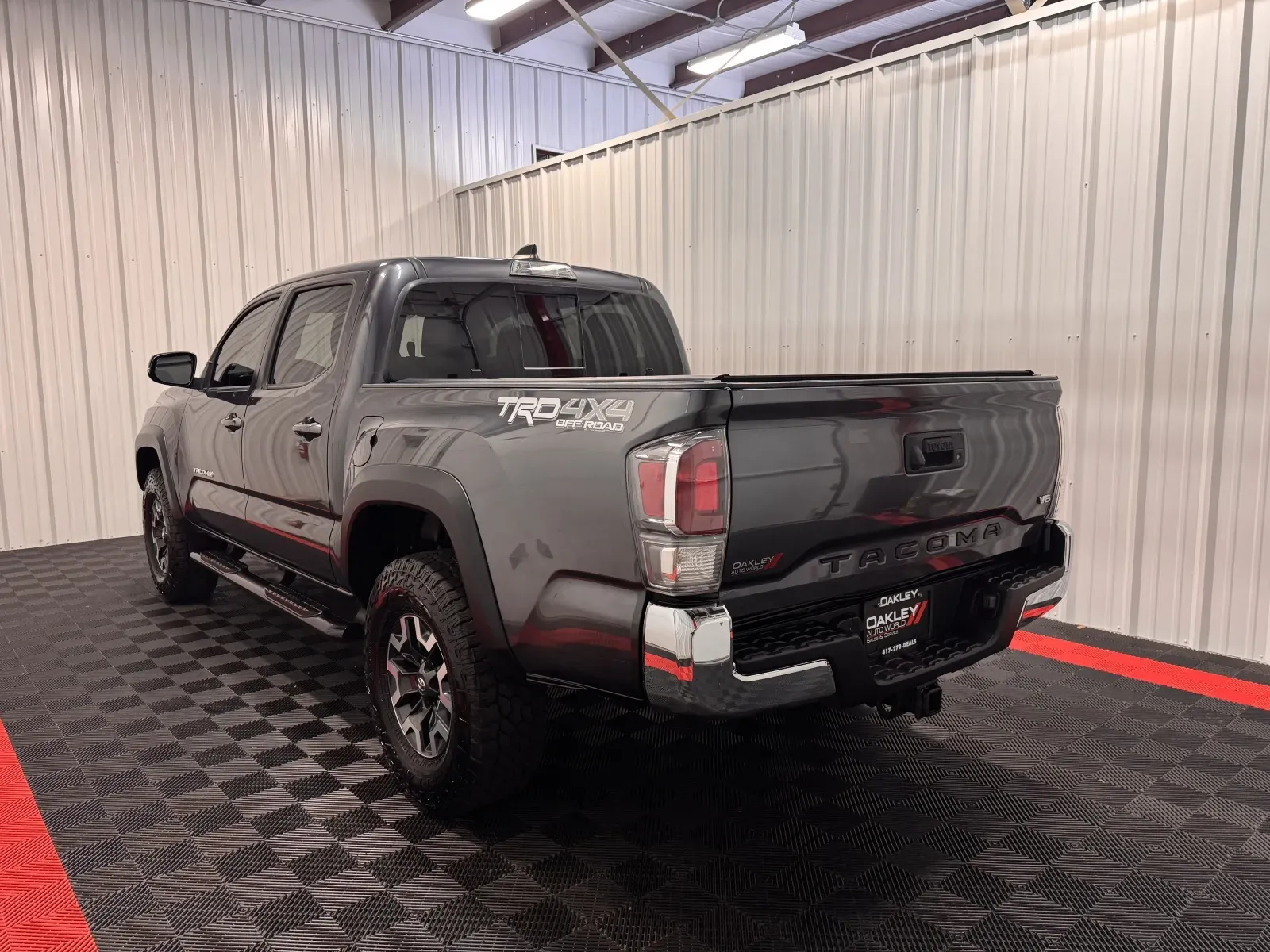 Toyota Tacoma photo 2