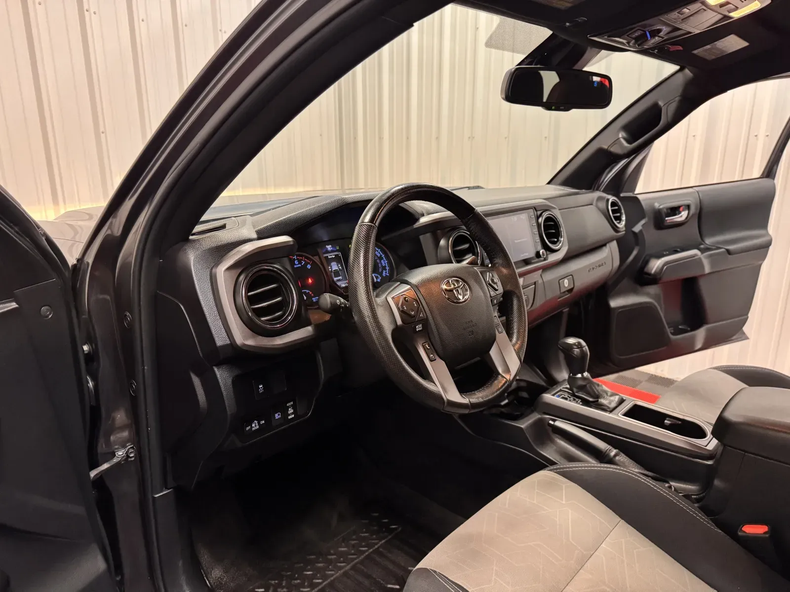 Toyota Tacoma photo 36