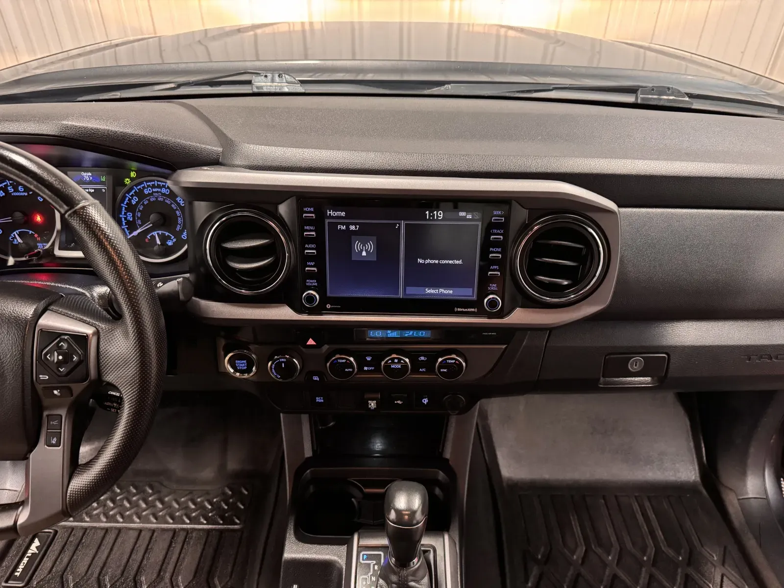 Toyota Tacoma photo 30